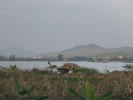44 rai overlooking Nong Luang Lake
