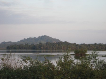 44 rai overlooking Nong Luang Lake