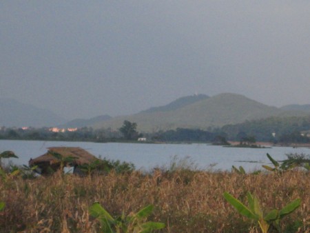 44 rai overlooking Nong Luang Lake