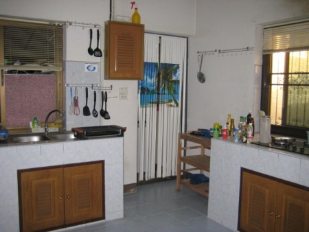 2-Bd house with 2 separate guesthouses, Doi Hang