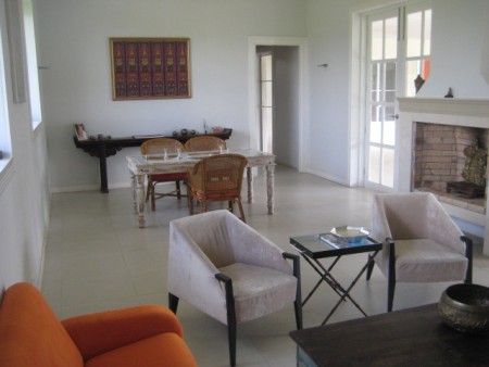 Unique one-level villa with pool, very private and central location