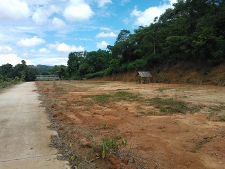 Large plot in Mae Fah valley suitable for development