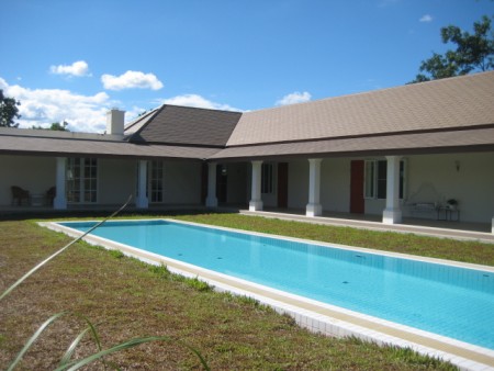 Unique one-level villa with pool, central location