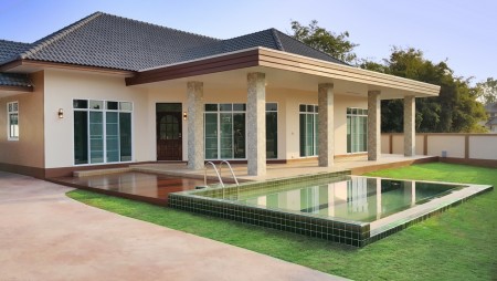 Newly-built 3-Bd house with pool in up-scale development