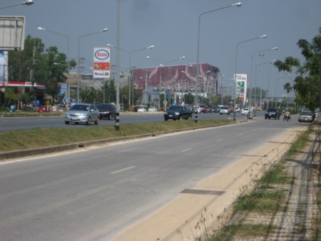 3 rai on the superhighway, prime location