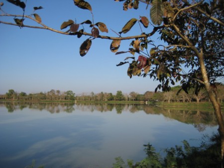 Beautiful plot of land on lake next to Santiburi Golf Course