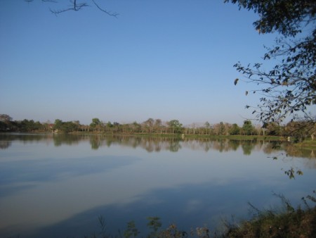 Beautiful plot of land on lake next to Santiburi Golf Course