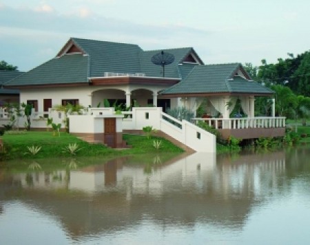 Plots for sale in small, well-run Development