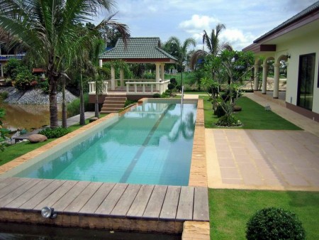 Plots for sale in small, well-run Development