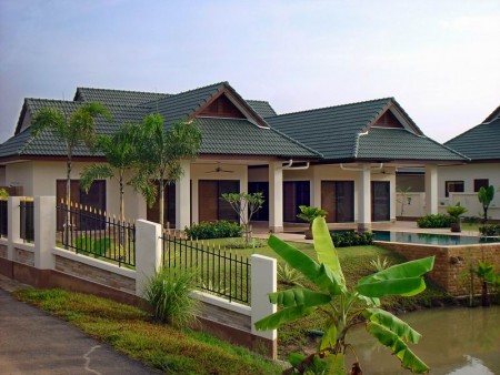 Plots for sale in small, well-run Development