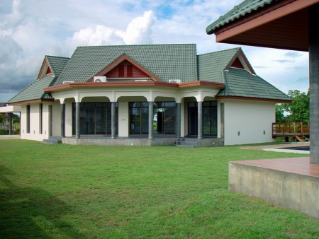 Plots for sale in small, well-run Development