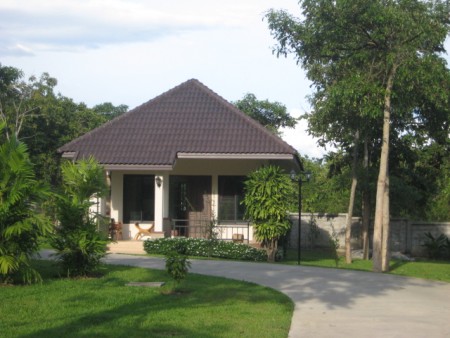 Serviced cottages in peaceful resort