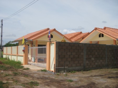 Six bungalow accomodations near Rajaphat University