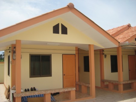 Six bungalow accomodations near Rajaphat University