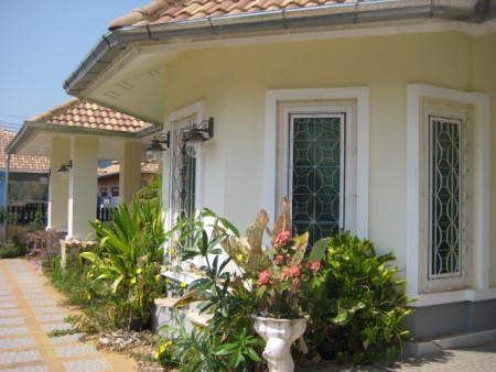 3-bedroom house near museum