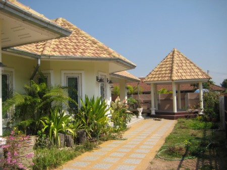 3-bedroom house near museum